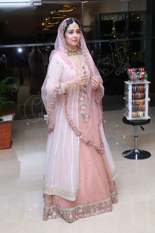 Charmy Kaur New Pics - 11 / 24 photos