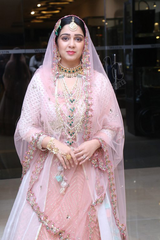 Charmy Kaur New Pics - 12 / 24 photos