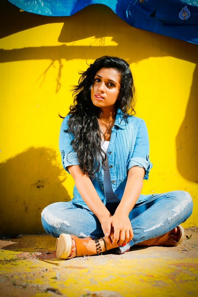Chetana Uttej New Stills - 9 / 20 photos