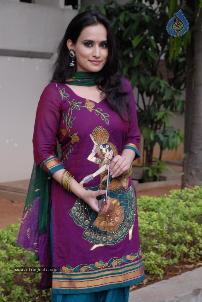 Chinmayi Ghatrazu Latest Stills - 5 / 40 photos