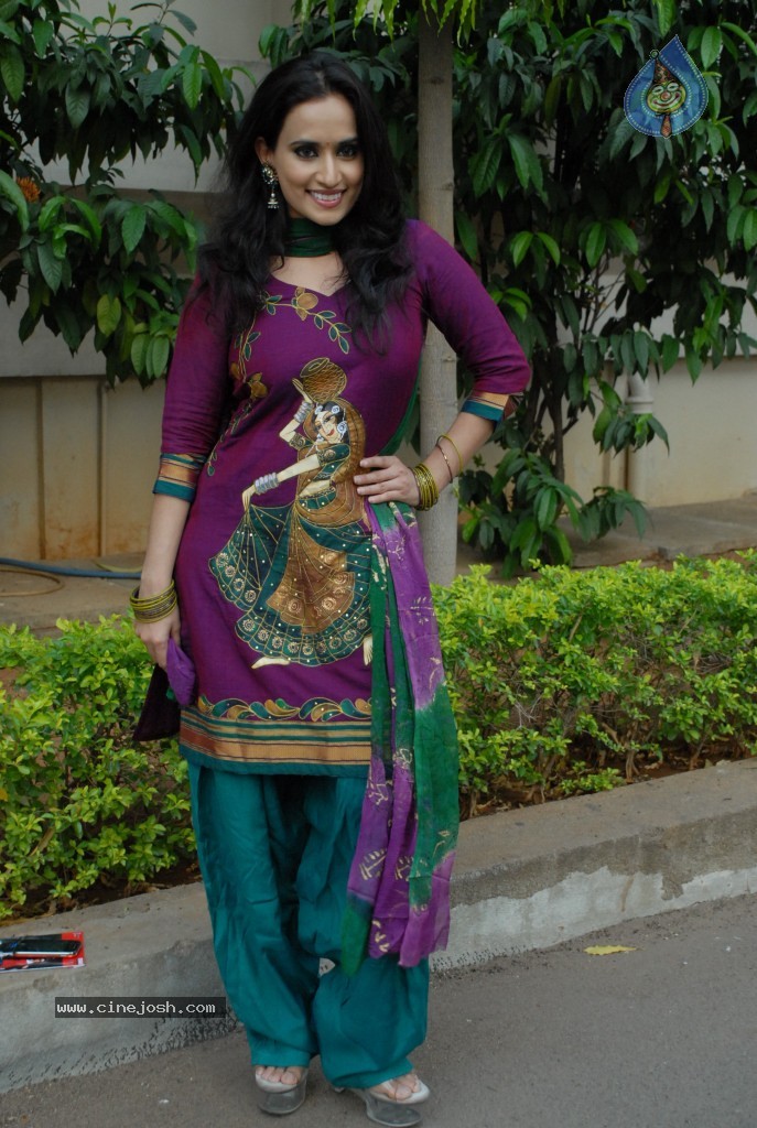 Chinmayi Ghatrazu Latest Stills - 18 / 40 photos