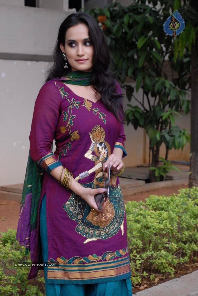 Chinmayi Ghatrazu Latest Stills - 30 / 40 photos