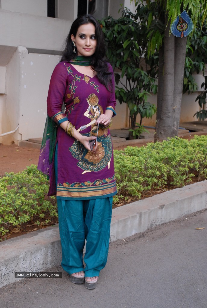 Chinmayi Ghatrazu Latest Stills - 31 / 40 photos