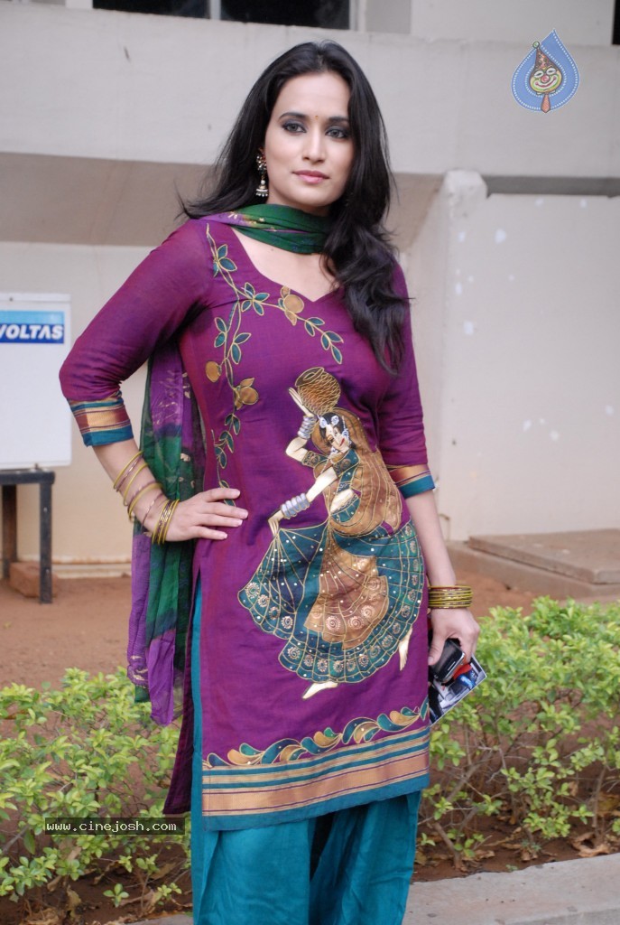 Chinmayi Ghatrazu Latest Stills - 32 / 40 photos