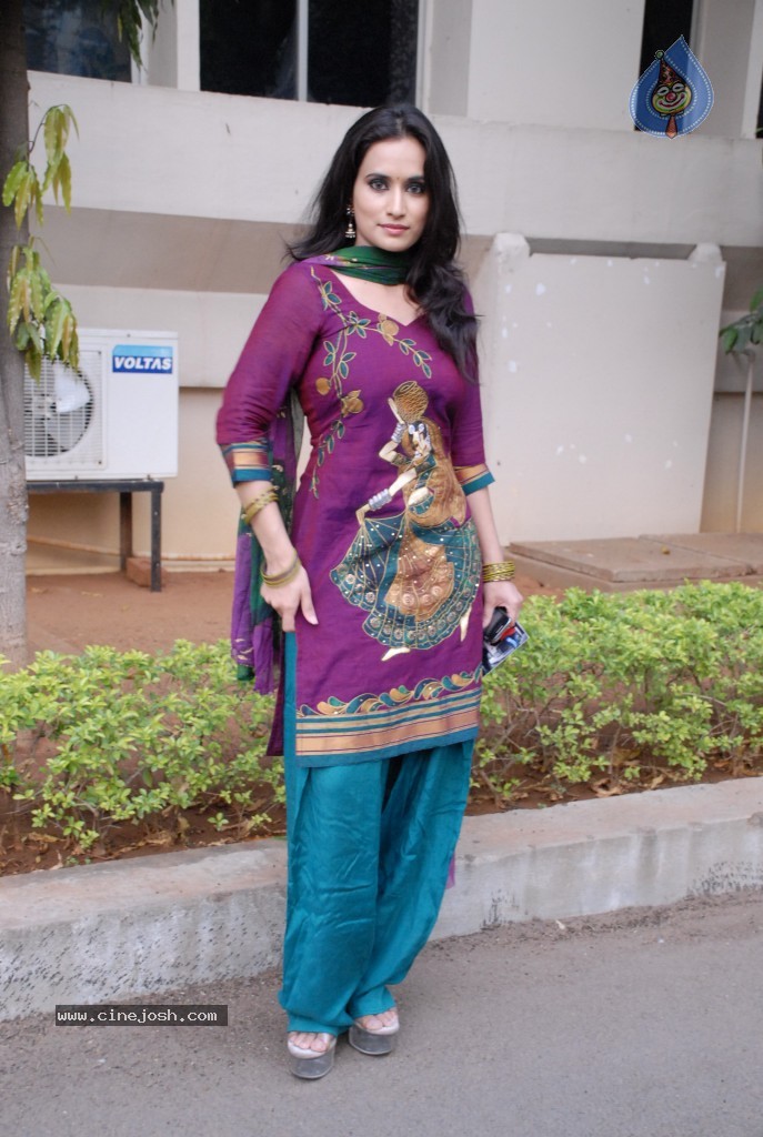 Chinmayi Ghatrazu Latest Stills - 40 / 40 photos