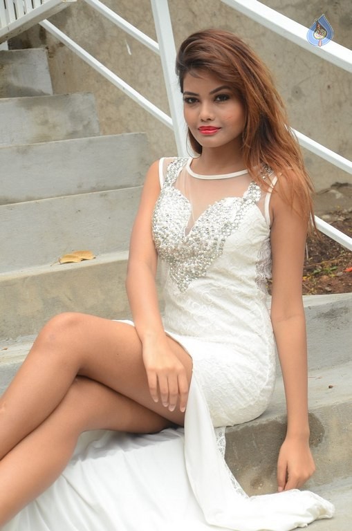 Clara Fernandes New Photos - 25 / 29 photos