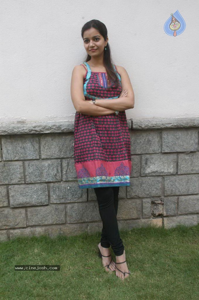 Colors Swathi New Stills - 31 / 46 photos
