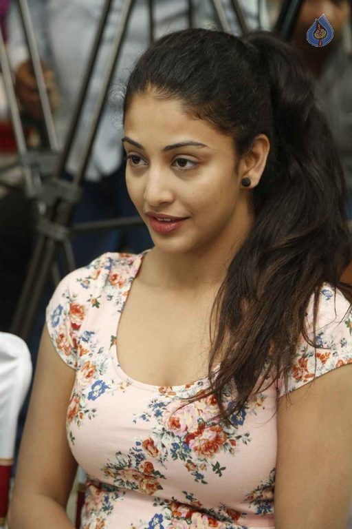 Daksha Nagarkar Latest Photos - 17 / 42 photos