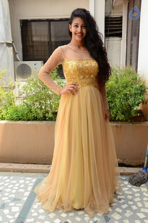 Daksha Nagarkar New Photos - 4 / 42 photos