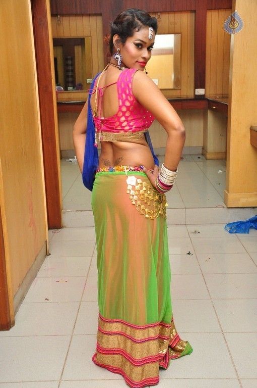 Dancer Nisha New Pics - 7 / 42 photos