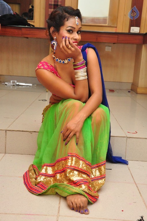 Dancer Nisha New Pics - 8 / 42 photos