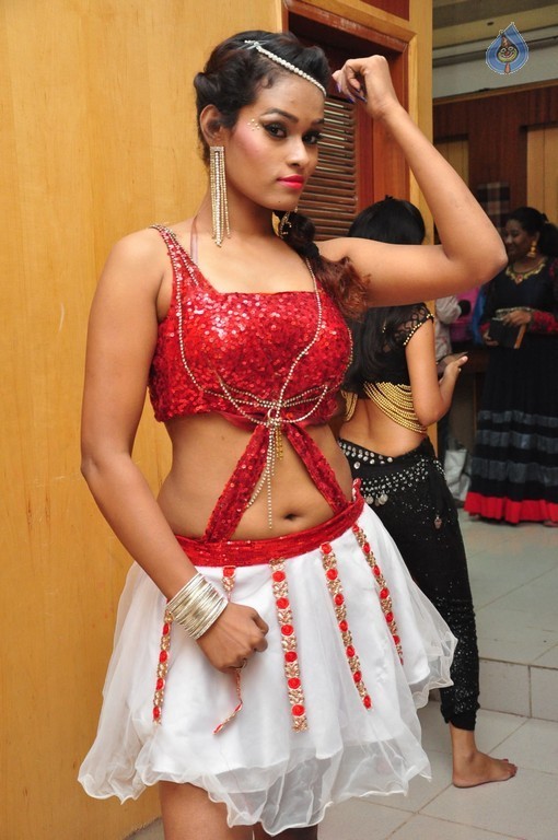Dancer Nisha New Pics - 14 / 42 photos