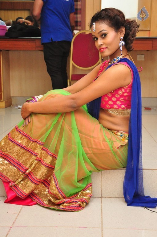 Dancer Nisha New Pics - 23 / 42 photos