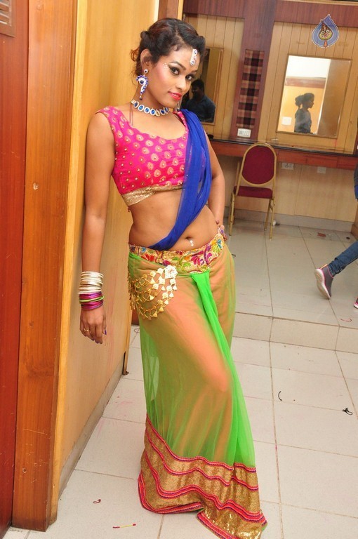 Dancer Nisha New Pics - 27 / 42 photos