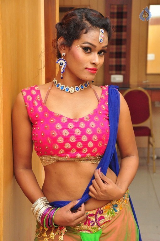 Dancer Nisha New Pics - 30 / 42 photos
