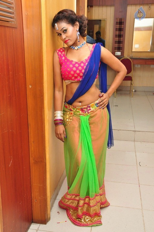 Dancer Nisha New Pics - 42 / 42 photos