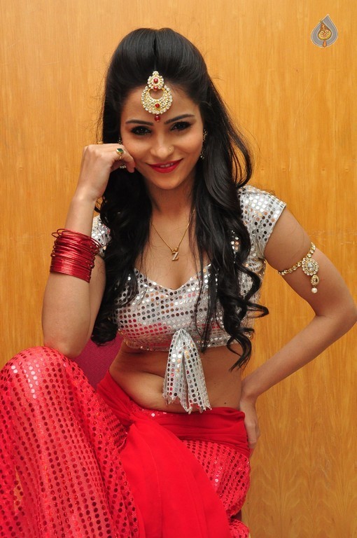 Dancer Zareena Photos - 8 / 35 photos
