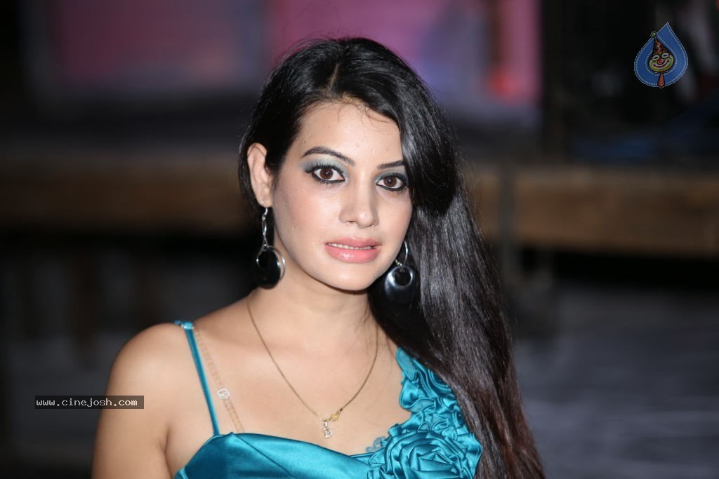 Deeksha Panth Hot Stills - 4 / 101 photos