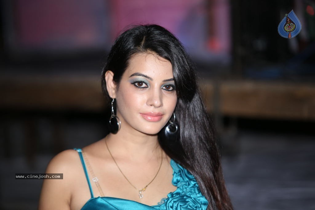 Deeksha Panth Hot Stills - 9 / 101 photos