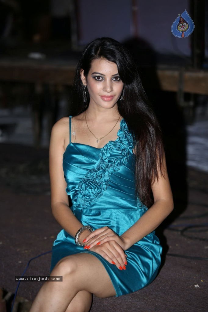 Deeksha Panth Hot Stills - 11 / 101 photos