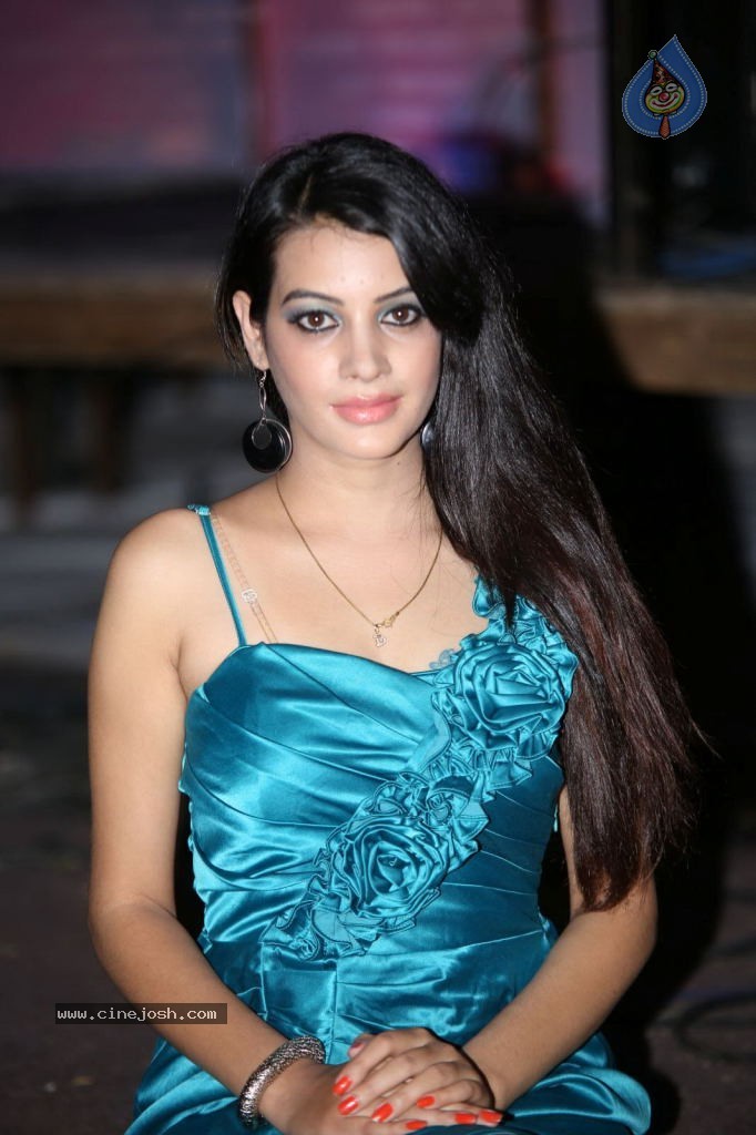 Deeksha Panth Hot Stills - 21 / 101 photos