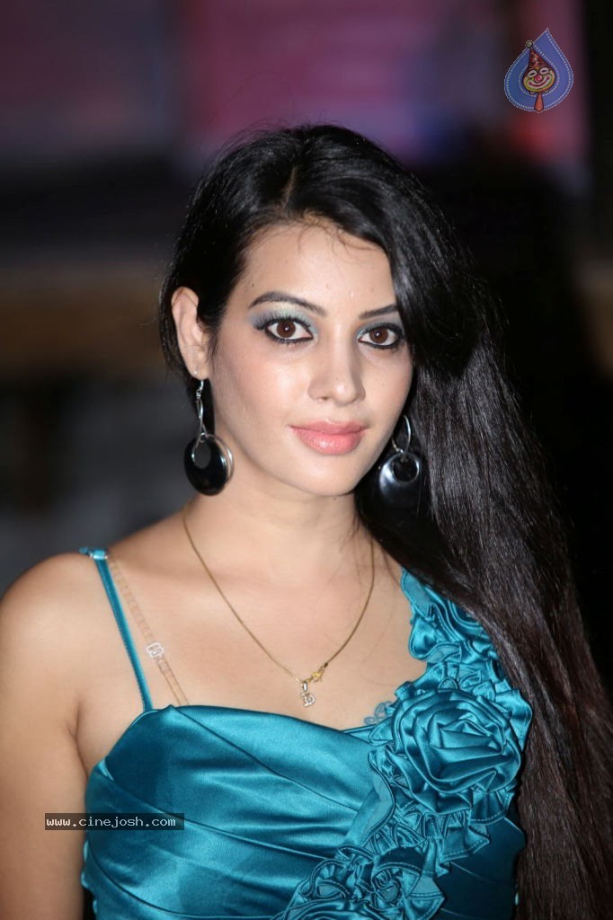Deeksha Panth Hot Stills - 26 / 101 photos