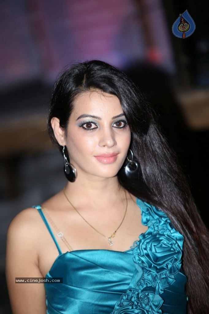 Deeksha Panth Hot Stills - 27 / 101 photos