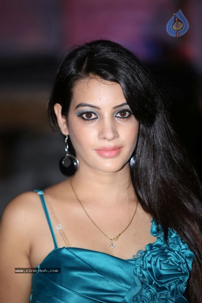 Deeksha Panth Hot Stills - 33 / 101 photos