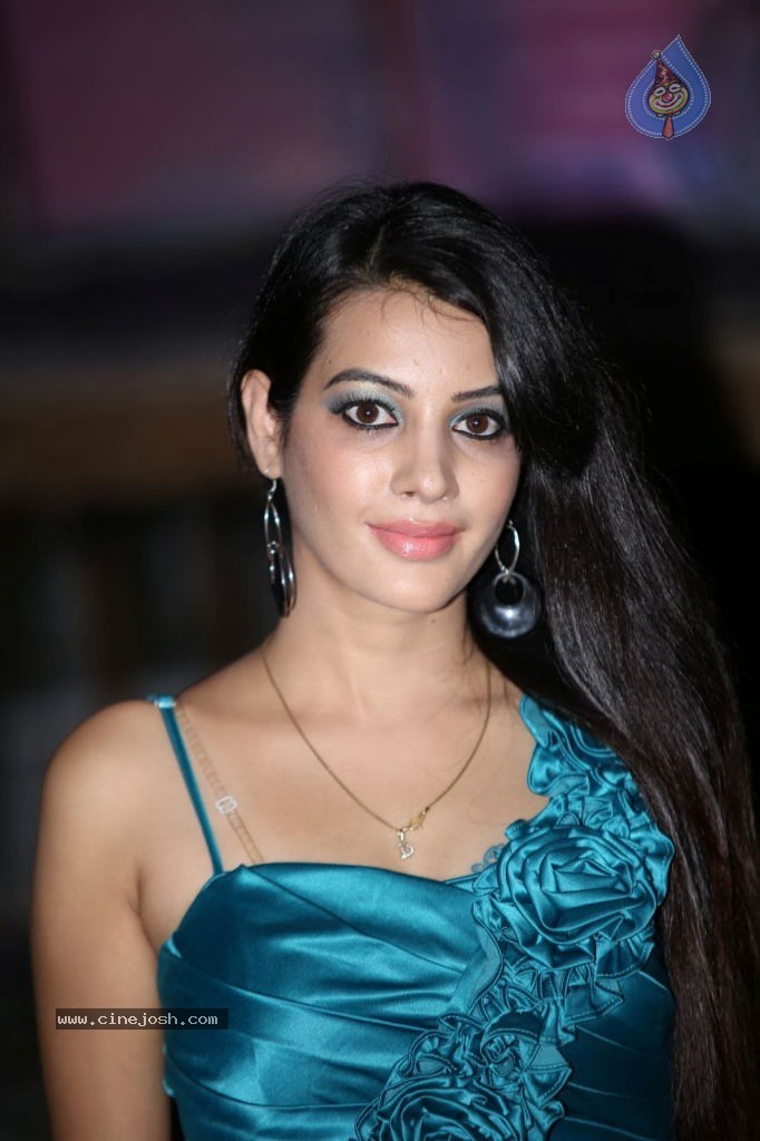 Deeksha Panth Hot Stills - 57 / 101 photos