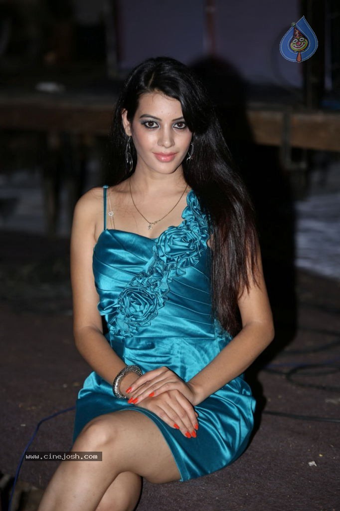 Deeksha Panth Hot Stills - 61 / 101 photos