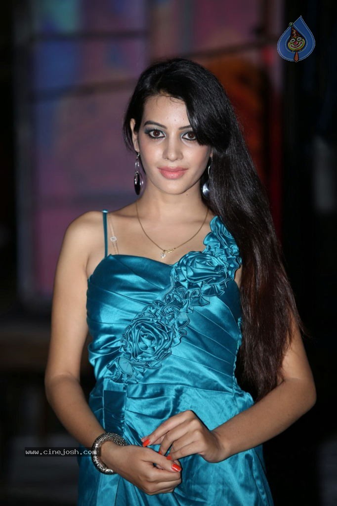 Deeksha Panth Hot Stills - 76 / 101 photos