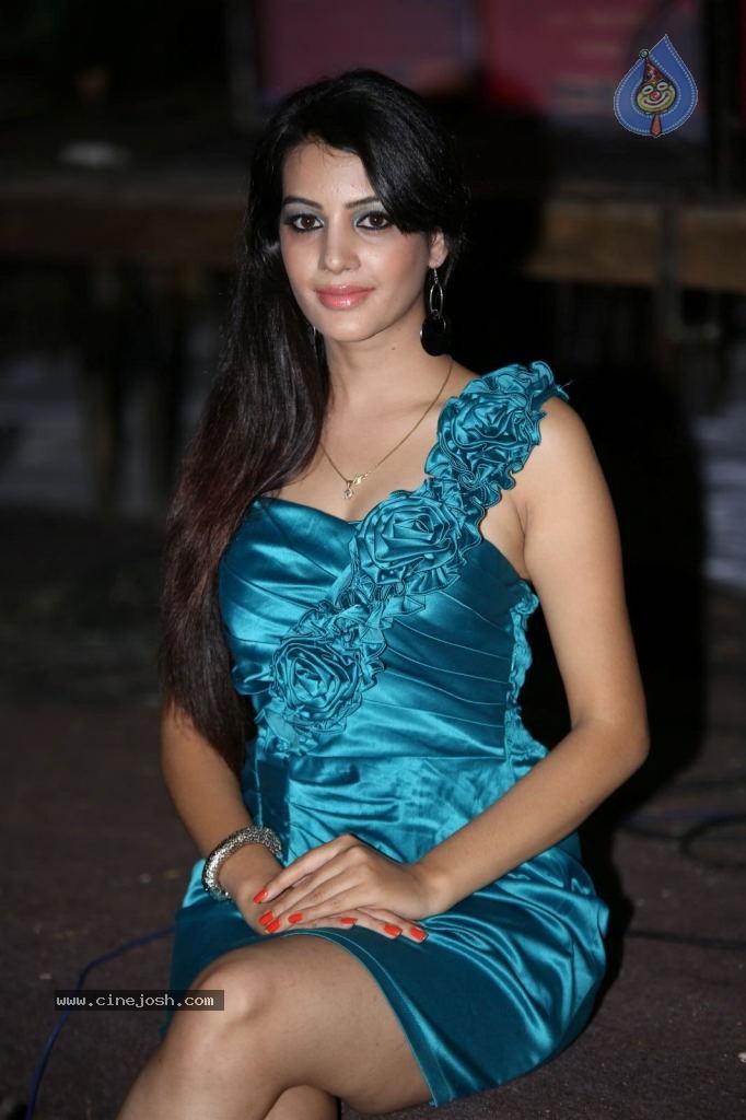 Deeksha Panth Hot Stills - 99 / 101 photos