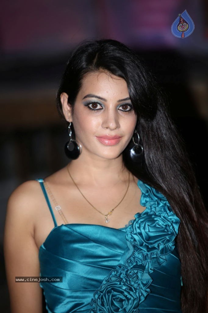 Deeksha Panth Hot Stills - 100 / 101 photos