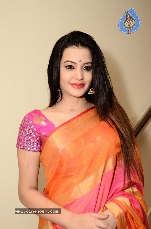 Deeksha Panth Latest Stills - 12 / 19 photos