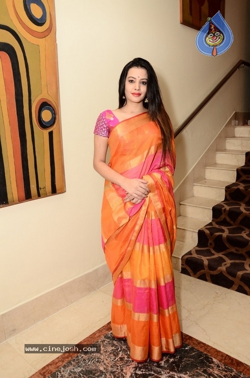 Deeksha Panth Latest Stills - 13 / 19 photos