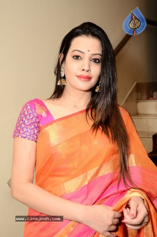 Deeksha Panth Latest Stills - 14 / 19 photos