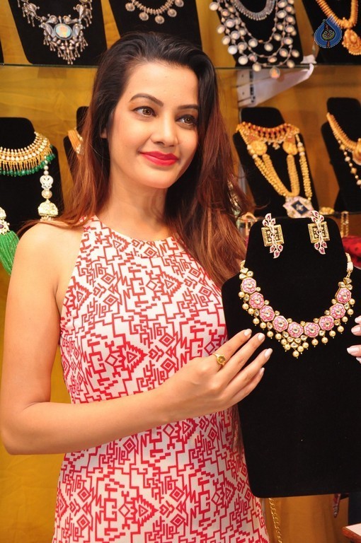 Deeksha Panth New Gallery - 25 / 42 photos