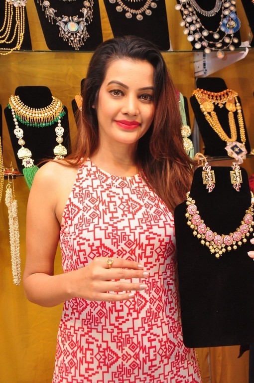 Deeksha Panth New Gallery - 33 / 42 photos