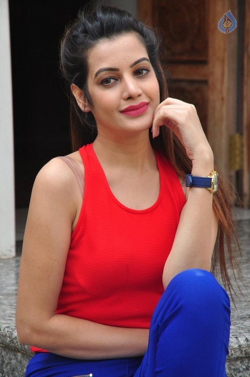 Deeksha Panth New Gallery - 13 / 42 photos