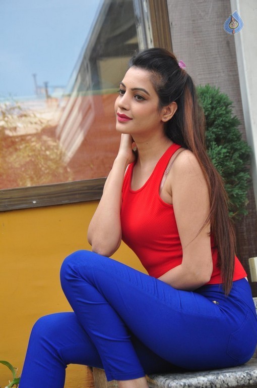 Deeksha Panth New Gallery - 25 / 42 photos