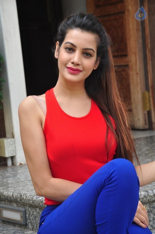 Deeksha Panth New Gallery - 29 / 42 photos