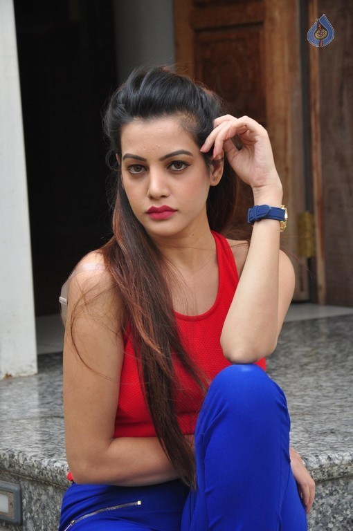 Deeksha Panth New Gallery - 32 / 42 photos
