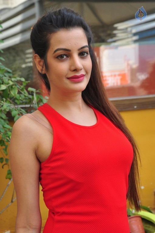 Deeksha Panth New Gallery - 40 / 42 photos