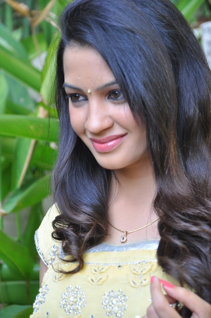 Deeksha Panth New Photos - 29 / 59 photos