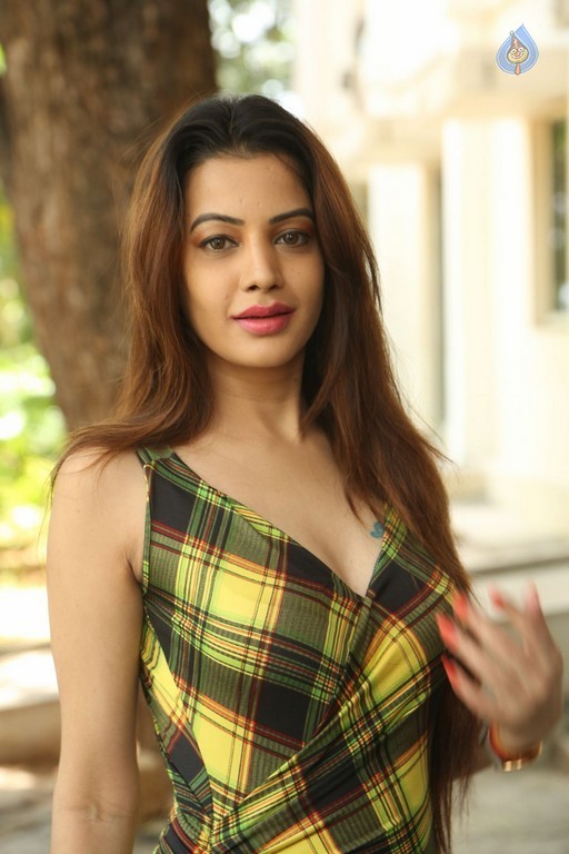 Deeksha Panth New Photos - 15 / 39 photos