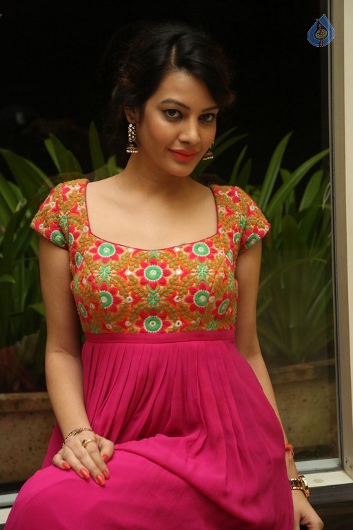 Deeksha Panth New Photos - 24 / 36 photos