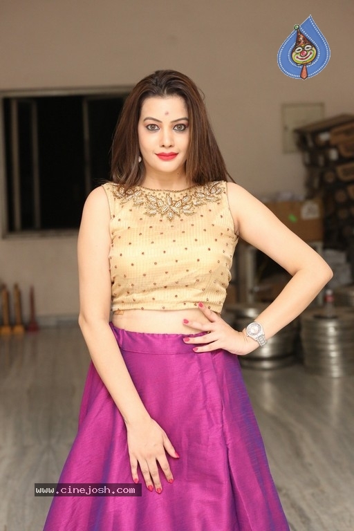 Deeksha Panth New Photos - 4 / 21 photos