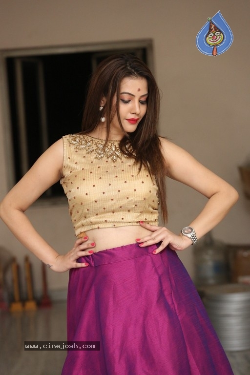 Deeksha Panth New Photos - 10 / 21 photos
