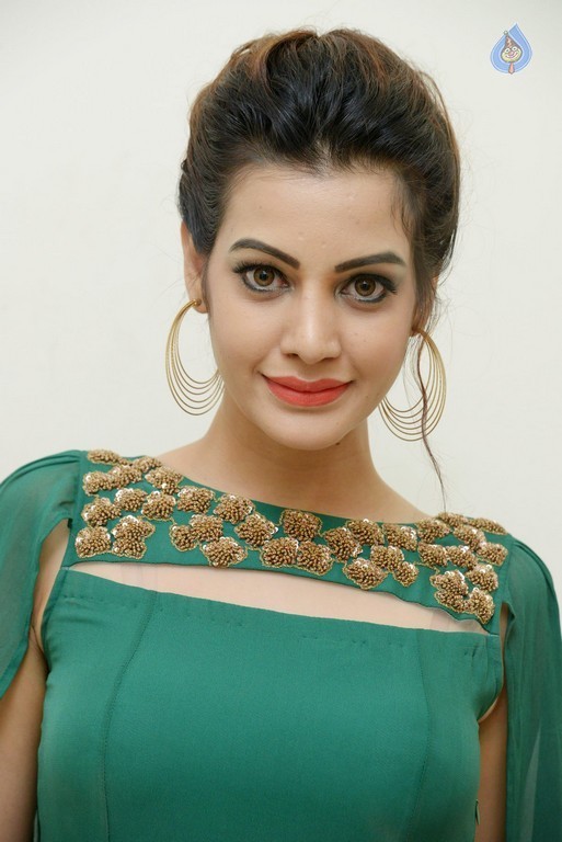 Deeksha Panth New Photos - 18 / 42 photos