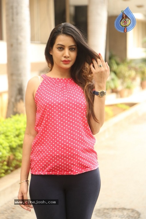 Deeksha Panth New Stills - 2 / 6 photos